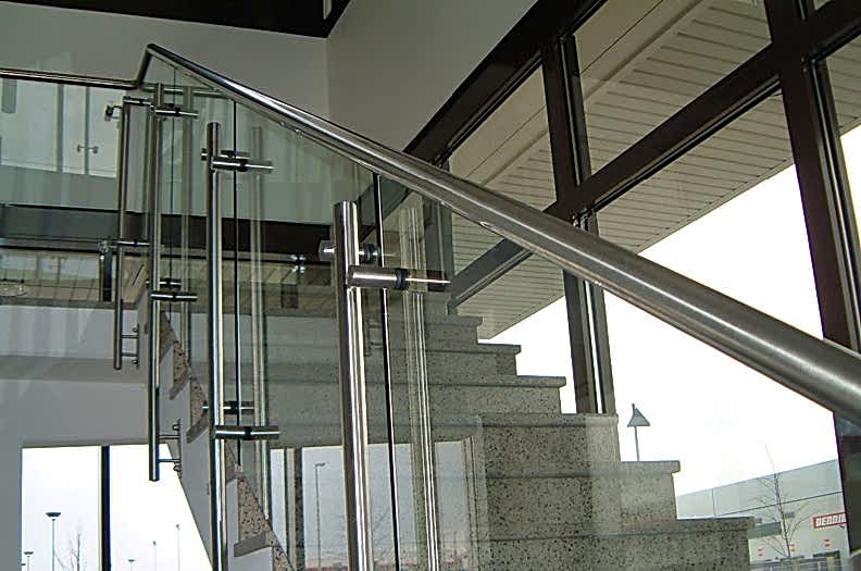 Welser_Innenausbau_Edelstahl-Handlauf